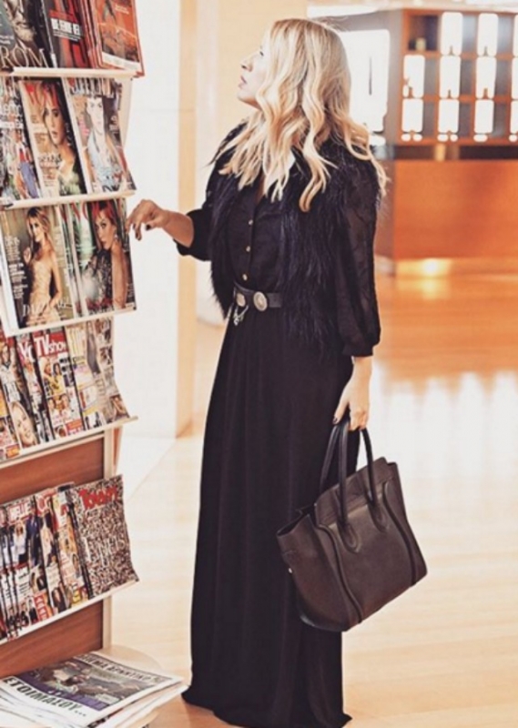 Street style : Η Μαρία Ηλιάκη εντυπωσιάζει με ένα θηλυκό total black look