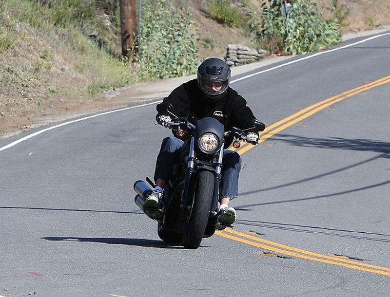 Bruce Jenner: Είναι και easy rider! Bruce Jenner: Είναι και easy rider!