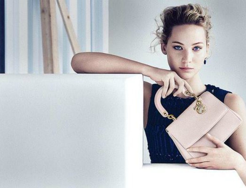 Jennifer Lawrence : Πρωταγωνιστεί στη νέα ανοιξιάτικη καμπάνια για τσάντες, ''Be Dior''