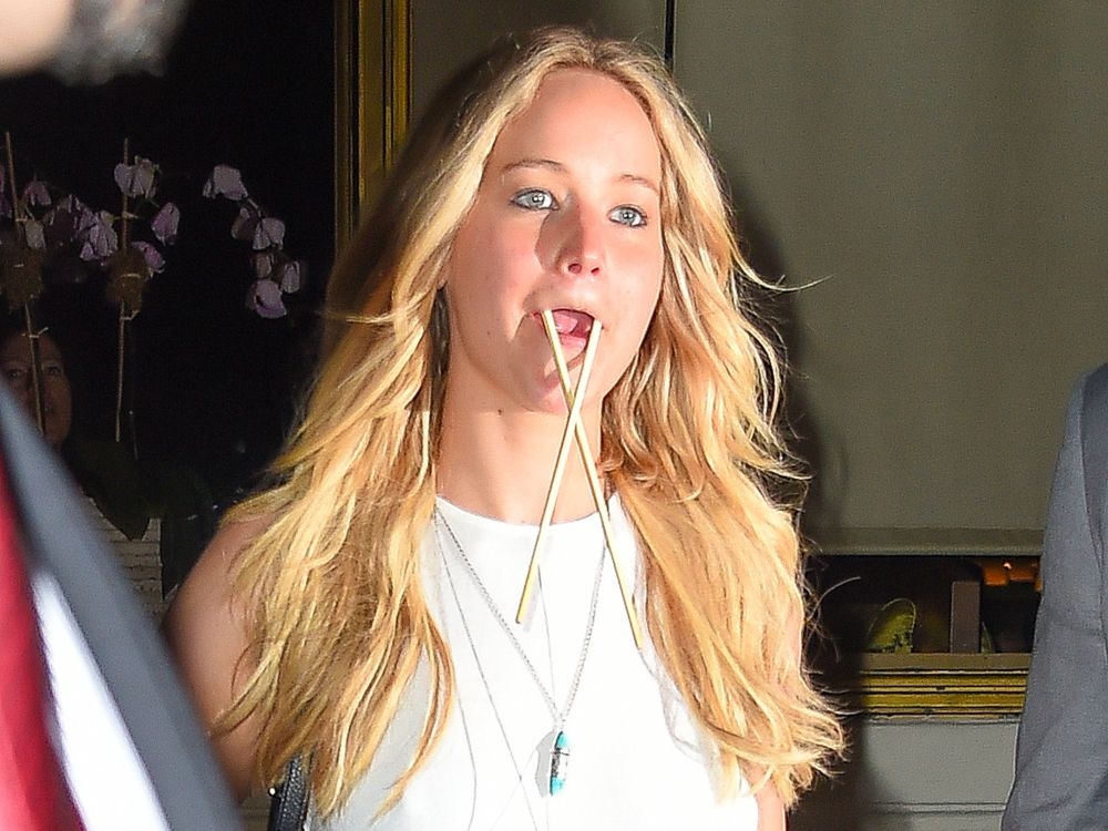 Jennifer Lawrence τι κάνεις εκεί; Jennifer Lawrence τι κάνεις εκεί;