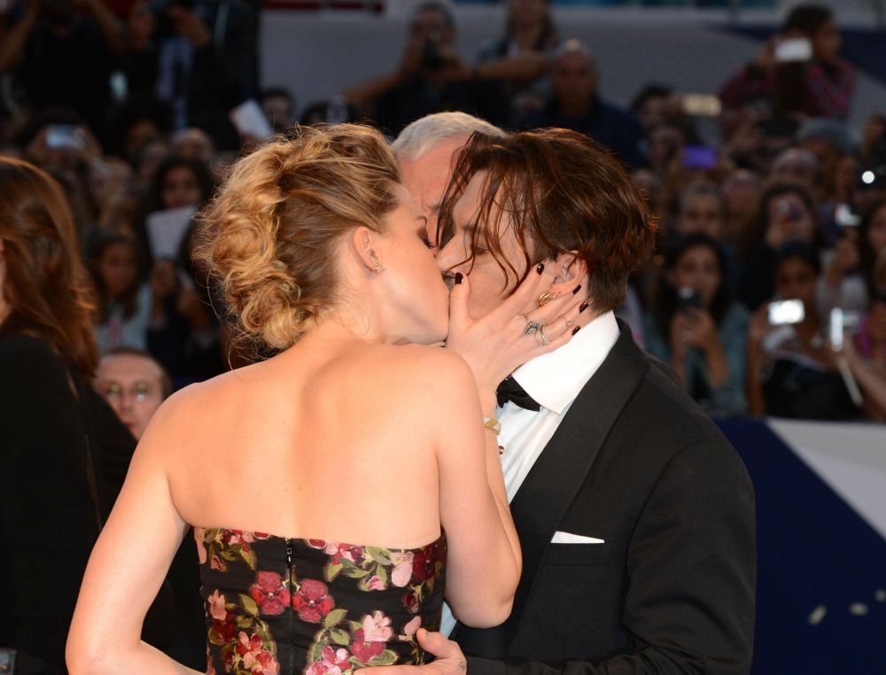 Johnny Depp - Amber Heard: Παθιασμένα φιλιά στο κόκκινο χαλί