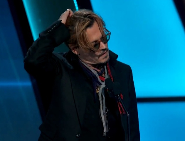 Ο Johnny Depp μεθυσμένος στη σκηνή