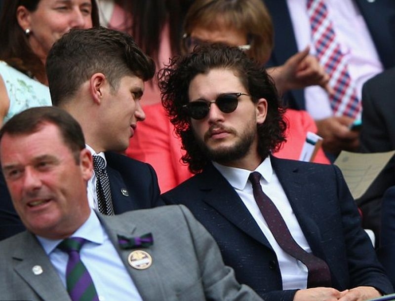 Kit Harrington: Μακραίνει ξανά τα μαλλιά του για το Game Of Thrones!