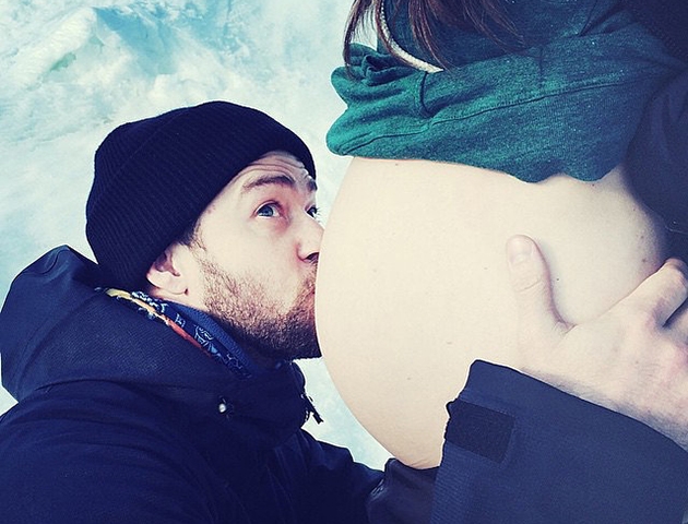 Θα γίνουν γονείς! Το φιλί του Justin Timberlake στην κοιλίτσα της Biel Θα γίνουν γονείς! Το φιλί του Justin Timberlake στην κοιλίτσα της Biel