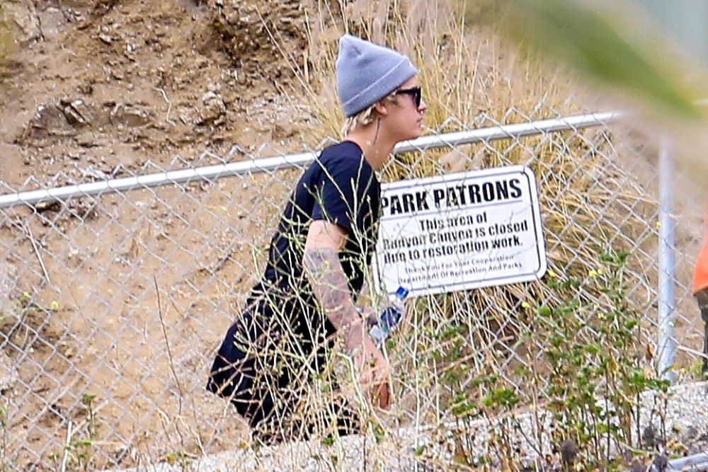 Justin Bieber: Το έριξε στην πεζοπορία! Justin Bieber: Το έριξε στην πεζοπορία!