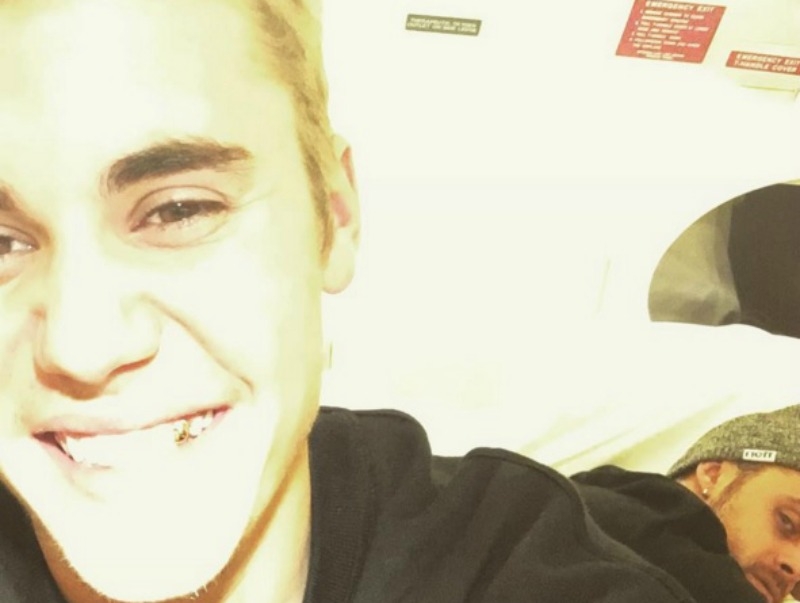 O Justin Bieber έβαλε χρυσό δόντι! Ποιοι άλλοι celebrities το τόλμησαν; O Justin Bieber έβαλε χρυσό δόντι! Ποιοι άλλοι celebrities το τόλμησαν;