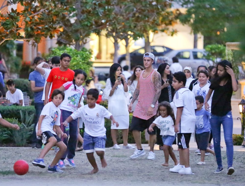 Justin Bieber τελικά είσαι το πιο καλό αγόρι! Και ποδόσφαιρο με παιδάκια;