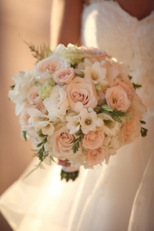 Γαμήλια ανθοδέσμη: πώς επιλέγετε τα λουλούδια ανάλογα με το πότε είναι ο γάμος