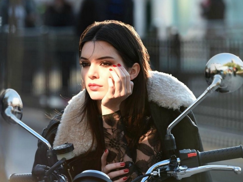 Μετά τις πασαρέλες η Kendall Jenner κατακτά και την Estee Lauder! 