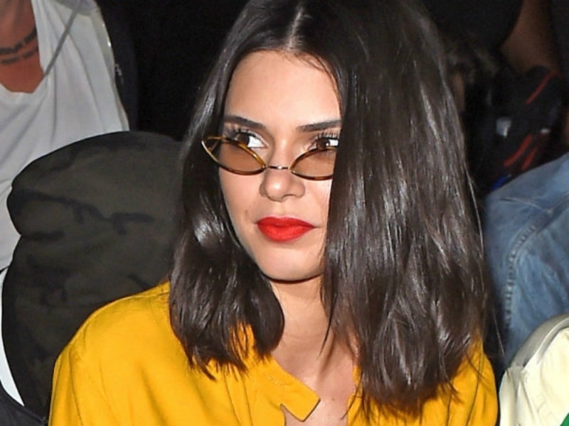 Kendall Jenner:  Με καρέ μαλλιά ολοκληρώνει το καρέ trend!