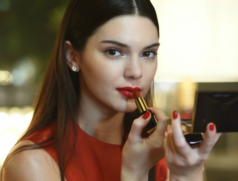 Kendall Jenner: Eκθαμβωτική στη νέα καμπάνια της Estee Lauder