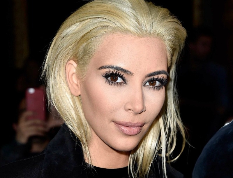 Kim Kardashian: Άλλαξε πάλι το χρώμα των μαλλιών της; H φωτογραφία που μας μπέρδεψε