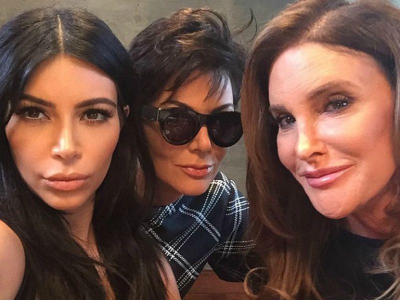Eνωμένο μέτωπο: Kris και Caitlyn Jenner βγάζουν selfie! Απίστευτο;