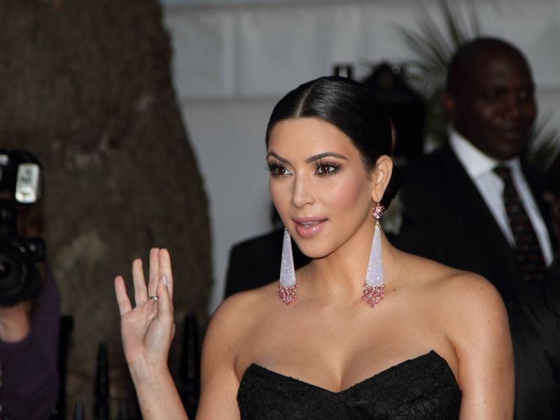 Όλα για το χρήμα! Η Kim Kardashian κυκλοφορεί emojis για την ληστεία της