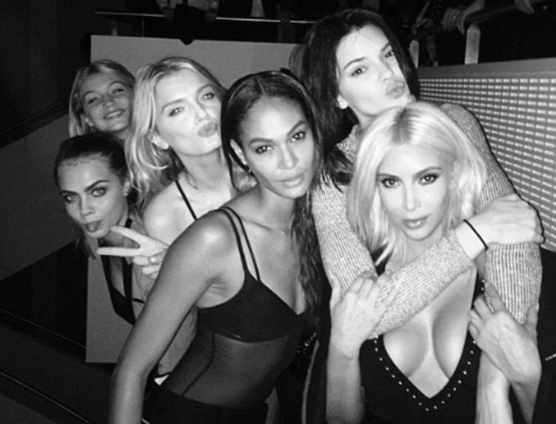 Kim Kardashian: Η selfie με τα super models στην Fashion Week