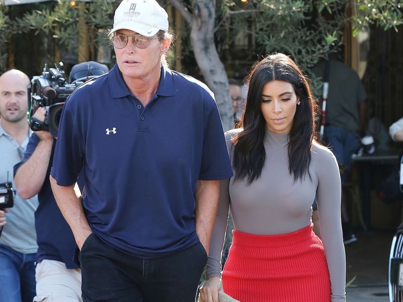 Kim Kardashian : Ήξερα πως ο Bruce Jenner ντυνόταν γυναίκα εδώ και 24 χρόνια Kim Kardashian : Ήξερα πως ο Bruce Jenner ντυνόταν γυναίκα εδώ και 24 χρόνια
