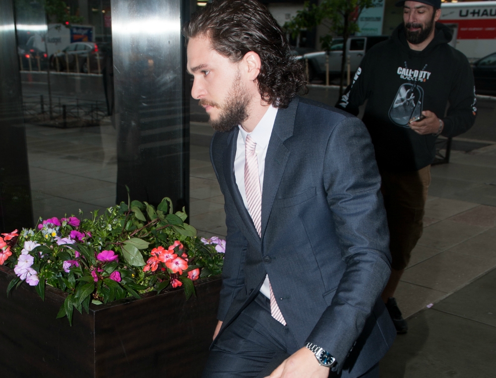 Kit Harrington: Ο John Snow πέταξε την προβιά κι έβαλε κοστούμι! 