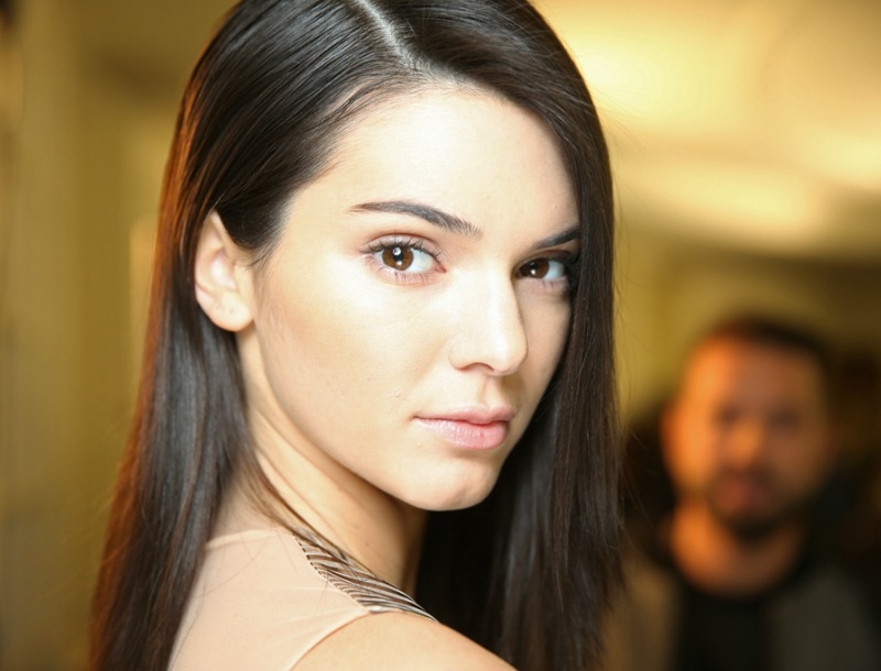 Kendall Jenner : Ποια ανοιξιάτικα must - have κομμάτια δεν αποχωρίζεται