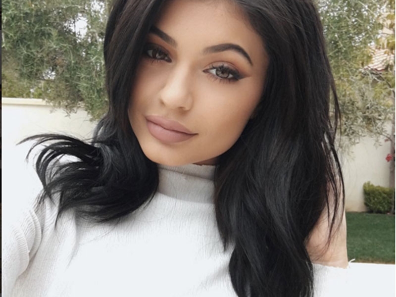 ΑΥΤΟ είναι το προϊόν που φοράει κάθε μέρα η Kylie Jenner! 