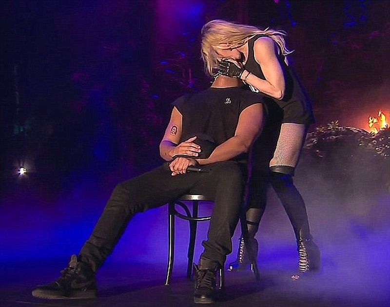 Madonna: Μην φιλήσετε ποτέ τον Drake!