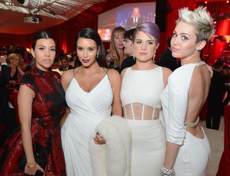 Μέχρι και η Miley Cyrus τρολάρει την Kim Kardashian