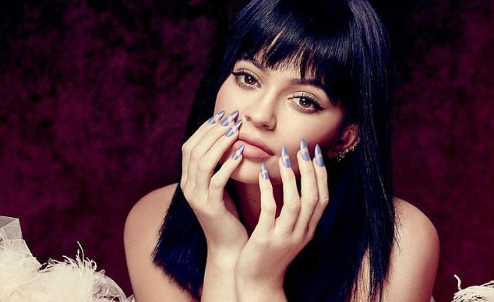 Kylie Jenner πόσες ώρες είπαμε ότι κάνεις για να φτιάξεις τα νύχια σου; Kylie Jenner πόσες ώρες είπαμε ότι κάνεις για να φτιάξεις τα νύχια σου;
