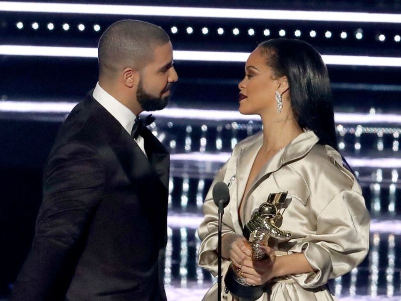 Κιόλας; Έγκυος η Rihanna από τον Drake!