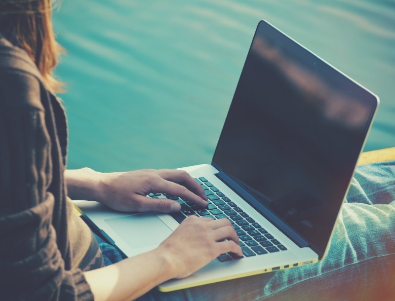 Χύθηκε νερό στο laptop σου; Αυτές πρέπει να είναι οι 4 πρώτες κινήσεις σου Χύθηκε νερό στο laptop σου; Αυτές πρέπει να είναι οι 4 πρώτες κινήσεις σου