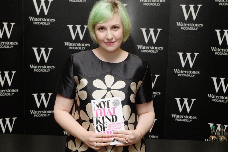 Η Lena Dunham σε πόλεμο με site που την κατηγορεί για σεξουαλική παρενόχληση της αδερφή της