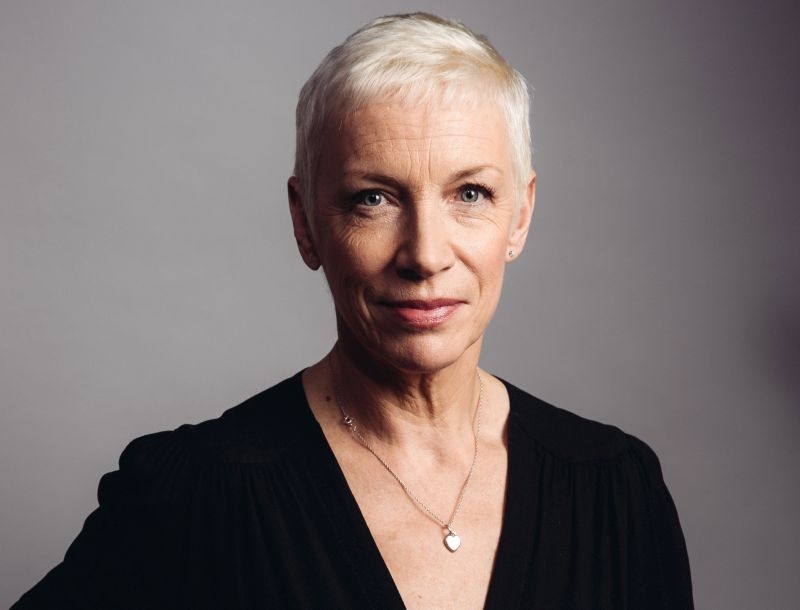 Annie Lennox: Aρνήθηκε το photoshop στο εξώφυλλο του νέου της album Annie Lennox: Aρνήθηκε το photoshop στο εξώφυλλο του νέου της album