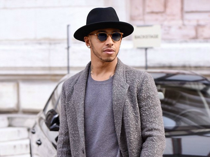 Lewis Hamilton: Πιο trendy από ποτέ στο show της Stella McCartney στο Παρίσι!