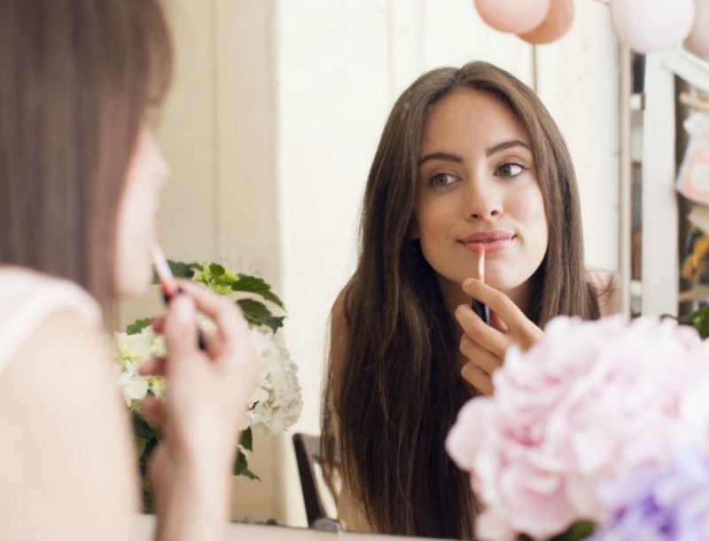 Ομορφιά 2016 : Ξεκίνησε τη Δευτέρα σου με τα πιο σέξι lip gloss (ρεπορτάζ αγοράς)