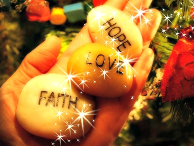 Αγάπη, ελπίδα, ευγνωμοσύνη. Αυτό είναι το αληθινό πνεύμα των Χριστουγέννων