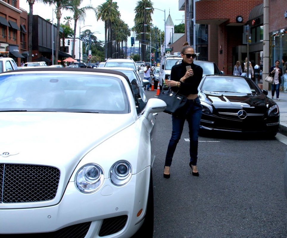 Jennifer Lopez: Το jean που ξεσήκωσε το Beverly Hills