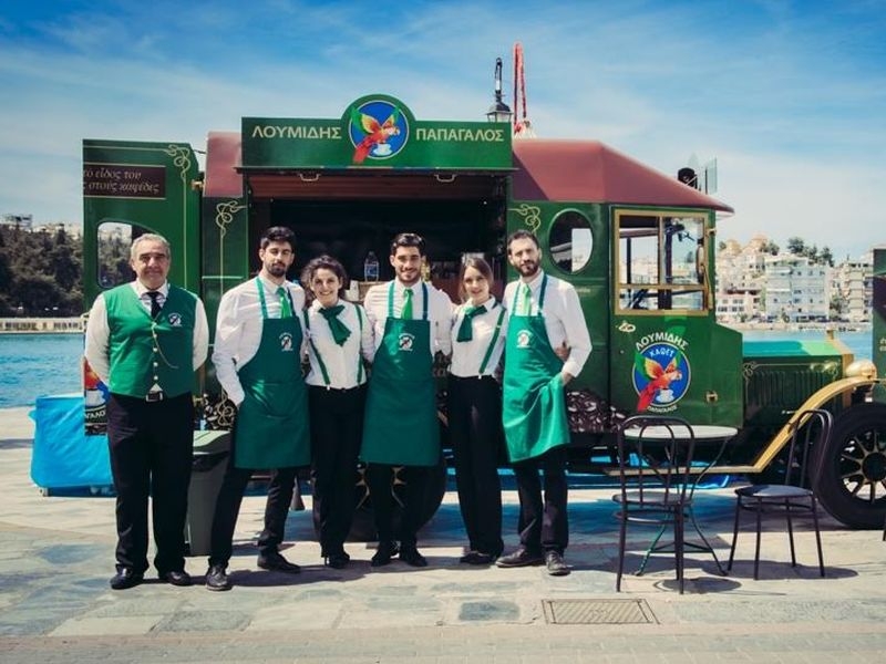 O Λουμίδης Παπαγάλος γιορτάζει την Ημέρα Καφέ και μας κερνάει! O Λουμίδης Παπαγάλος γιορτάζει την Ημέρα Καφέ και μας κερνάει!