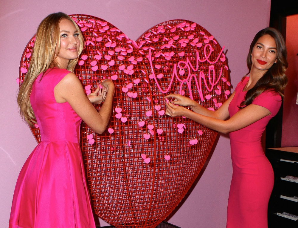 Lily Aldridge και Candice Swanepoel λένε... Love me για την ημέρα του Αγίου Βαλεντίνου!