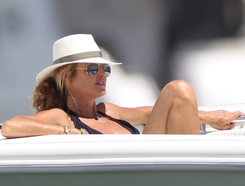 Elle Macpherson: Μετάνιωσα που δεν πρόσεξα το δέρμα μου