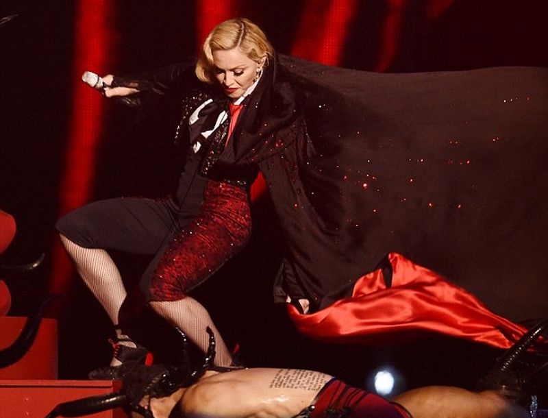 Madonna: Τι απάντησε για την πτώση της στα BRIT Awards