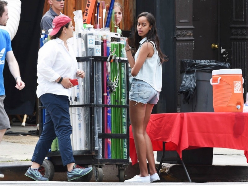 Malia Obama: Μπαμπά, η Lena Dunham μου κάνει κουμάντο τώρα!