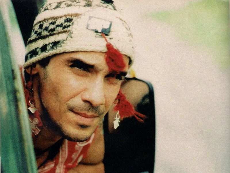 Manu Chao: Όλοι οι λόγοι που θα σε οδηγήσουν σήμερα στην Μαλακάσα