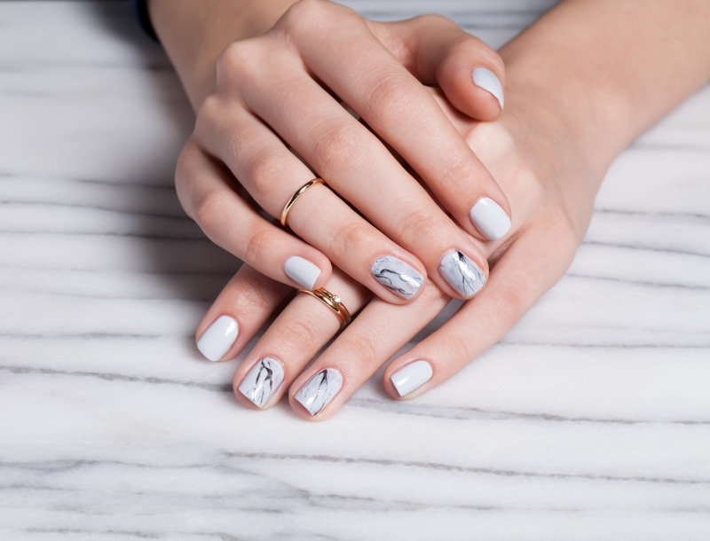 Νύχια 2016: Marble nails: H νέα τάση στα νύχια που πρέπει να δοκιμάσεις 