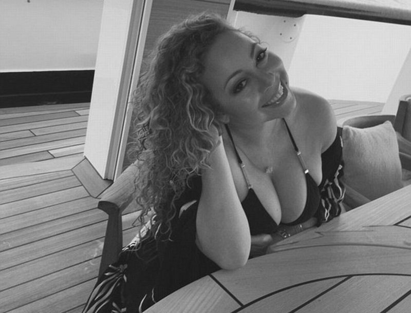 Mariah Carey: Η selfie και το φόρεμα που ξεχείλιζε! Mariah Carey: Η selfie και το φόρεμα που ξεχείλιζε!