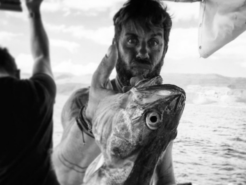 Hot or not; Είναι σέξι οι άντρες που φωτογραφίζονται με ψάρια; 