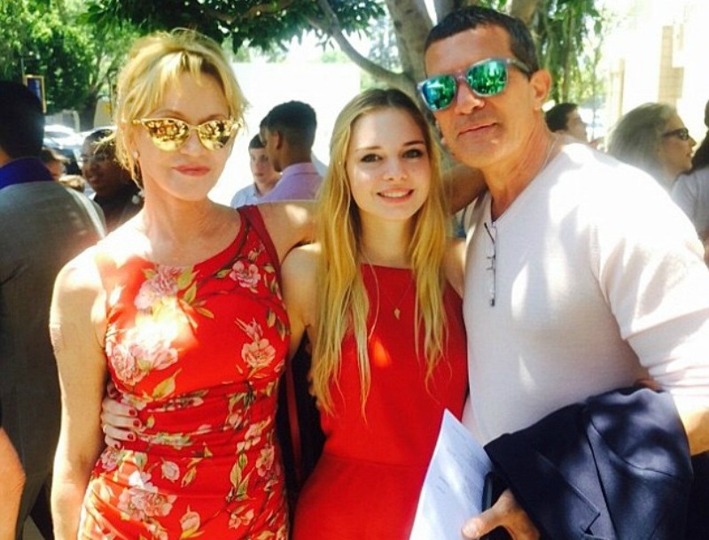 Melanie Griffith και Antonio Banderas: Γιόρτασαν μαζί την αποφοίτηση της κόρης τους
