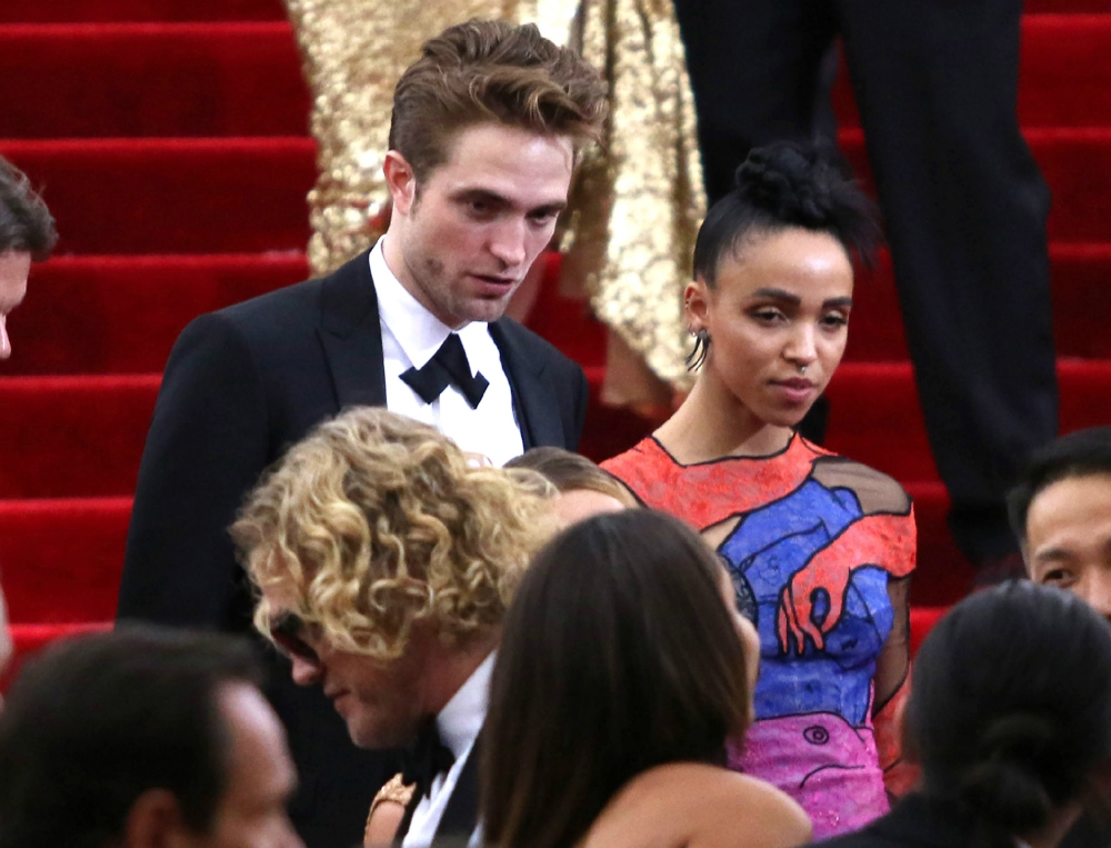 Robert Pattinson- FKA Twigs: Full ερωτευμένοι στο Met Gala