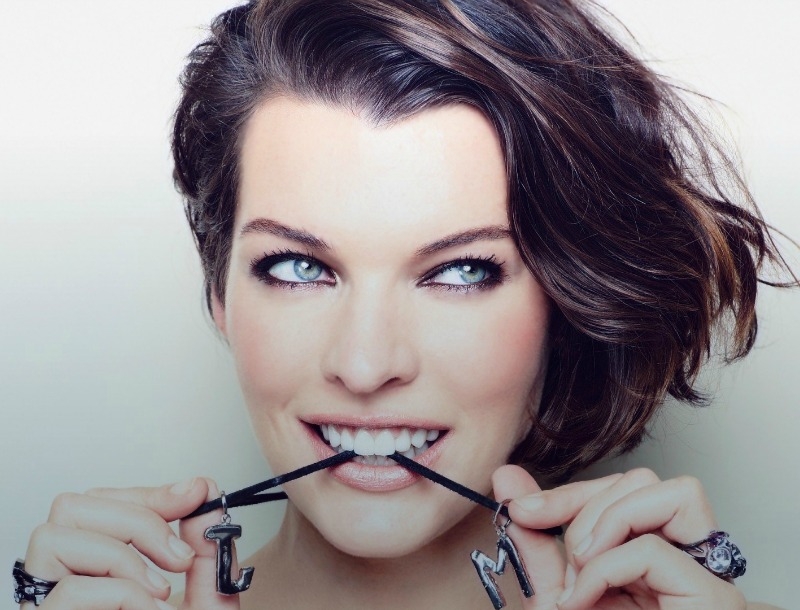 Mila Jovovich: Ποστάρει φωτογραφίες της μόλις τεσσάρων ημερών κόρης της