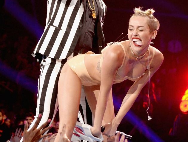 Miley Cyrus... την πάτησες! Ξεκίνησε η πρώτη σχολή twerking στον κόσμο (video) - Κεντρική Εικόνα