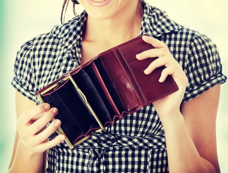 Aποταμίευση: Ποια περιττά έξοδα μπορείς να κόψεις για να σου μένουν χρήματα στην τσέπη