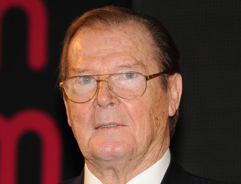 Sir ντροπή! Το ρατσιστικό σχόλιο του Roger Moore για τον Idris Elba Sir ντροπή! Το ρατσιστικό σχόλιο του Roger Moore για τον Idris Elba