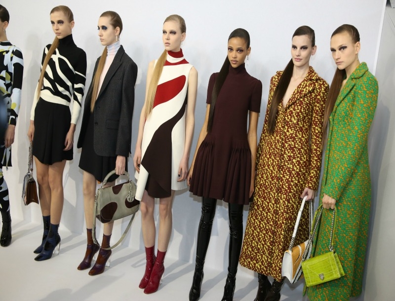 Paris fashion week : H minimal συλλογή του οίκου Dior είναι γεγονός για το φθινοπώρο-χειμώνα 2015/2016
